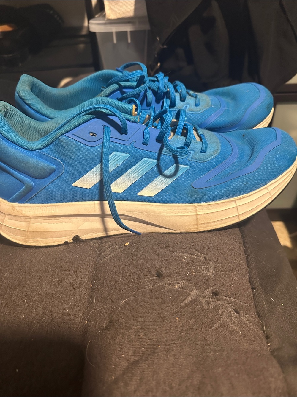 Men’s 

Blue Athletic Sneakers with White Stripes
